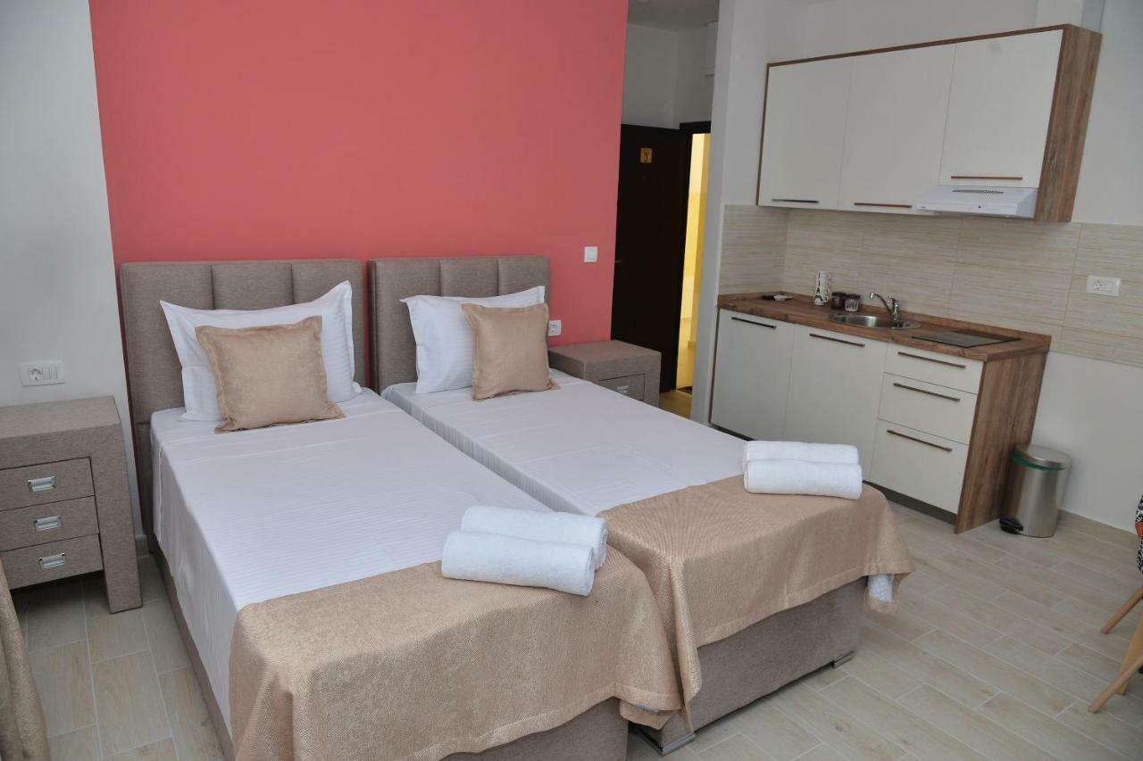 Helada Apartments Tivat Luaran gambar
